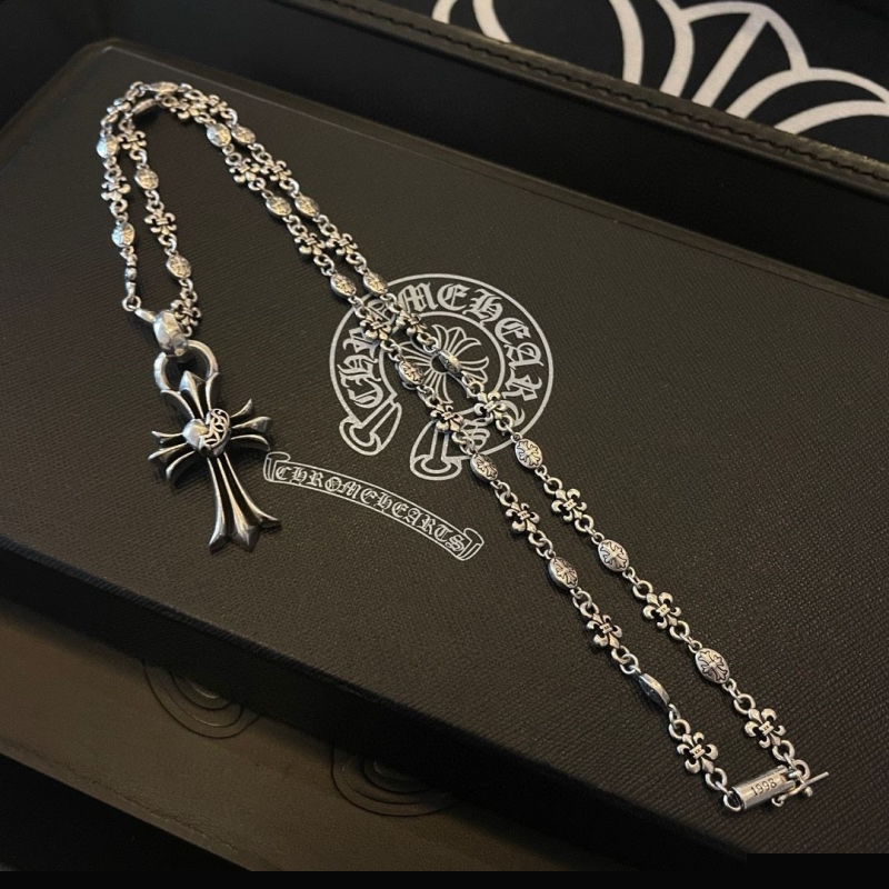 Ch**me He**ts necklaces
